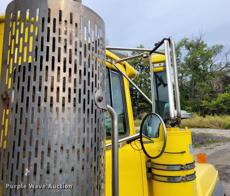 image for item DM8048 1997 Mack RD688S  dump truck