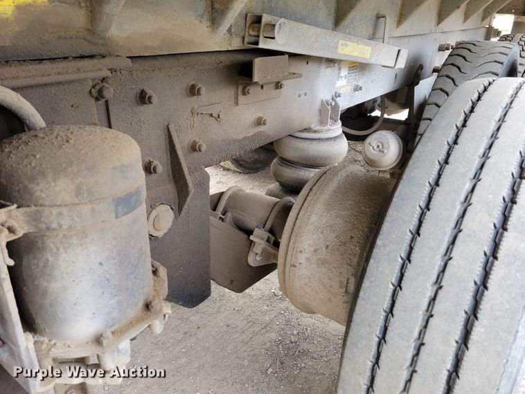 image for item DM8048 1997 Mack RD688S  dump truck