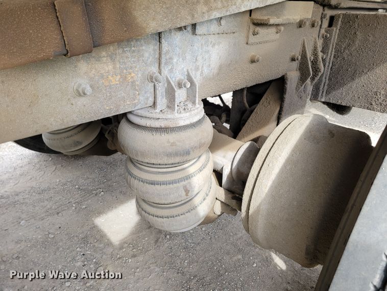 image for item DM8048 1997 Mack RD688S  dump truck