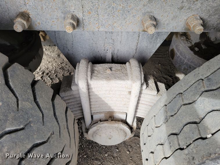 image for item DM8048 1997 Mack RD688S  dump truck