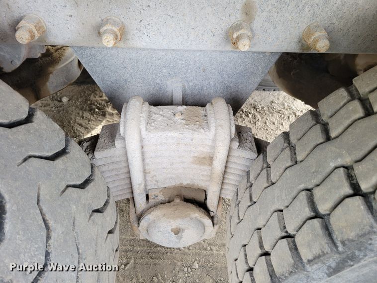 image for item DM8048 1997 Mack RD688S  dump truck