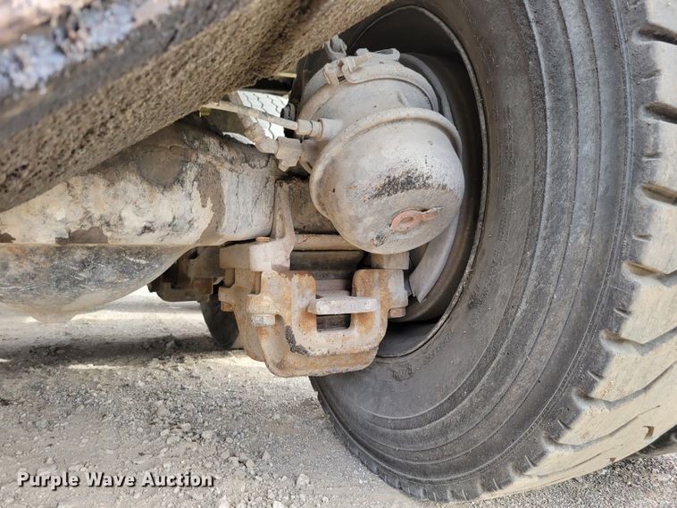 image for item DM8048 1997 Mack RD688S  dump truck