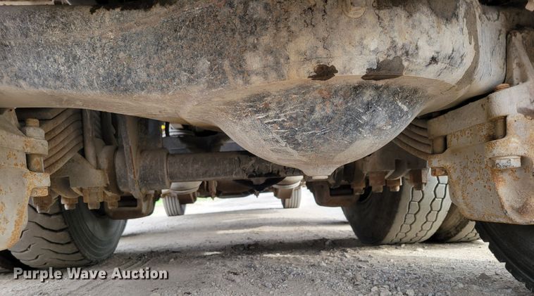 image for item DM8048 1997 Mack RD688S  dump truck