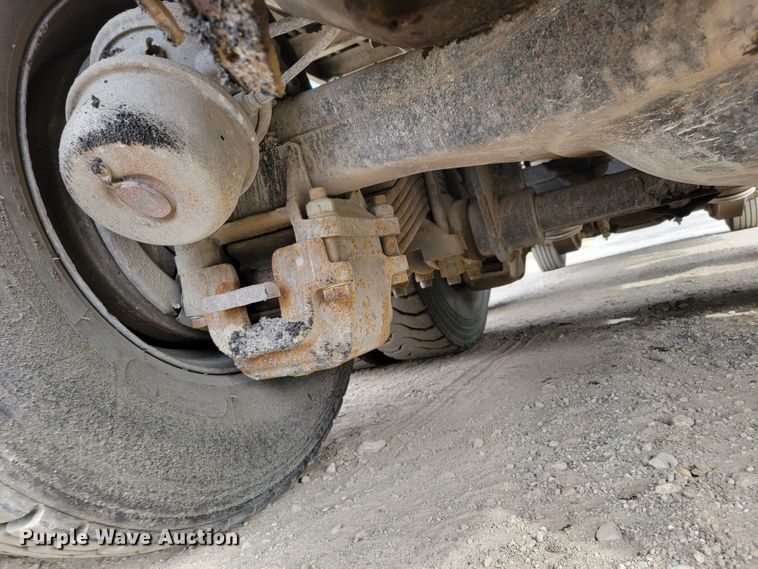 image for item DM8048 1997 Mack RD688S  dump truck