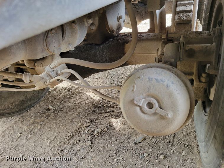 image for item DM8048 1997 Mack RD688S  dump truck