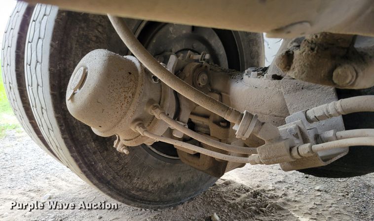 image for item DM8048 1997 Mack RD688S  dump truck