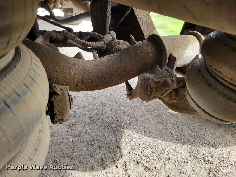 image for item DM8048 1997 Mack RD688S  dump truck