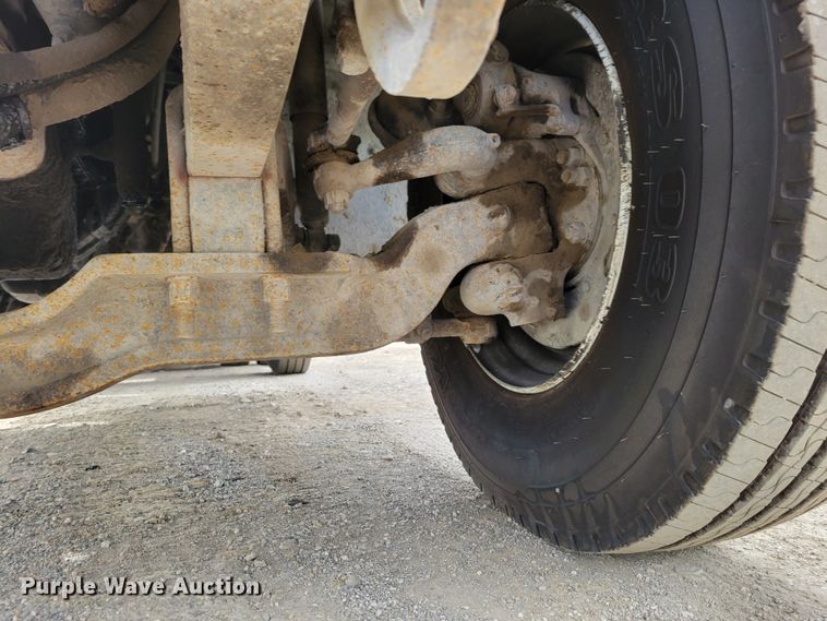 image for item DM8048 1997 Mack RD688S  dump truck