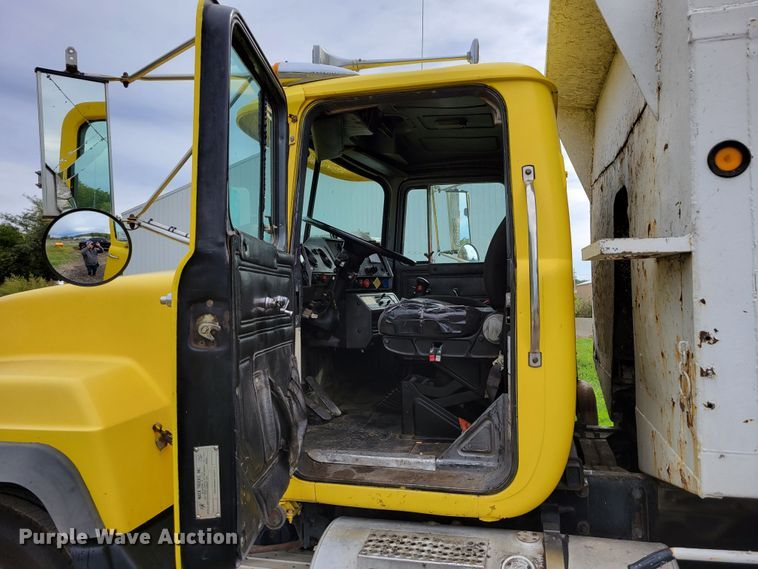 image for item DM8048 1997 Mack RD688S  dump truck