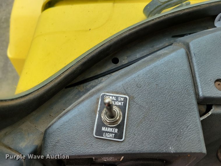 image for item DM8048 1997 Mack RD688S  dump truck