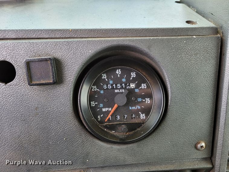 image for item DM8048 1997 Mack RD688S  dump truck