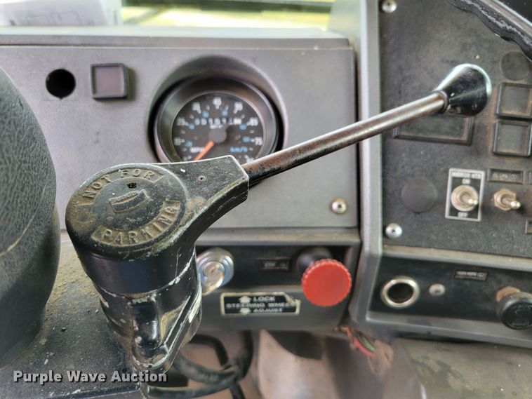 image for item DM8048 1997 Mack RD688S  dump truck