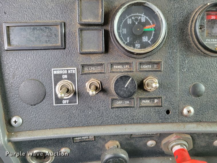 image for item DM8048 1997 Mack RD688S  dump truck