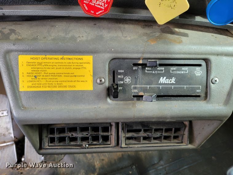 image for item DM8048 1997 Mack RD688S  dump truck