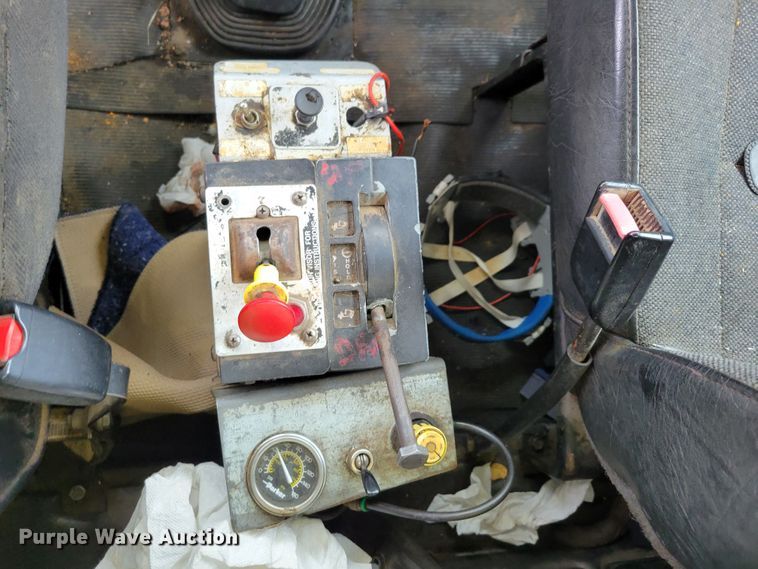 image for item DM8048 1997 Mack RD688S  dump truck