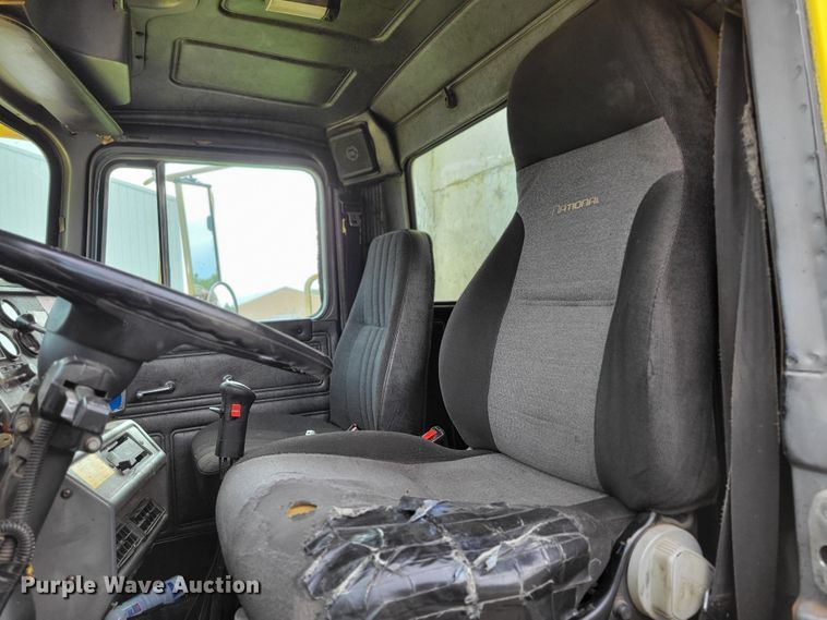 image for item DM8048 1997 Mack RD688S  dump truck