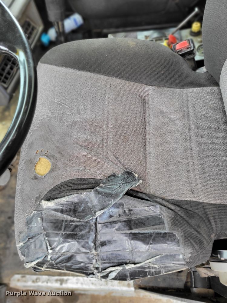 image for item DM8048 1997 Mack RD688S  dump truck