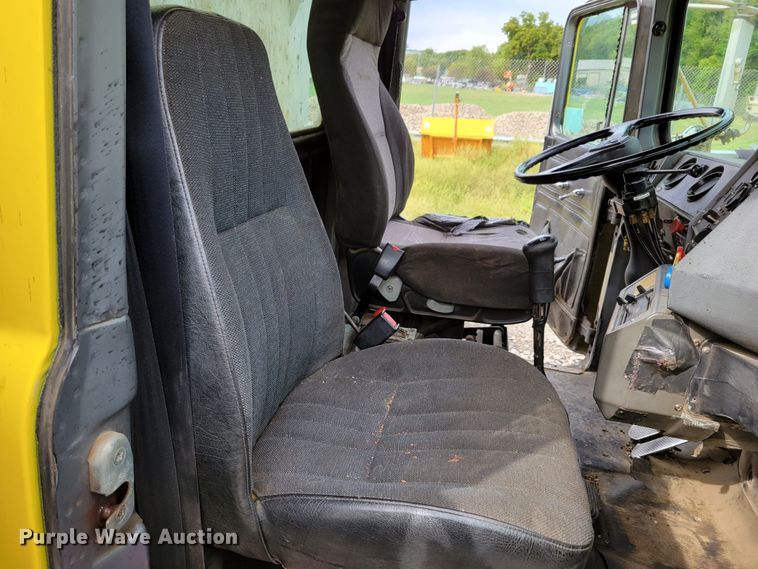 image for item DM8048 1997 Mack RD688S  dump truck