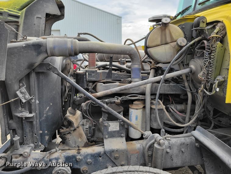 image for item DM8048 1997 Mack RD688S  dump truck