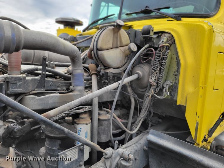 image for item DM8048 1997 Mack RD688S  dump truck