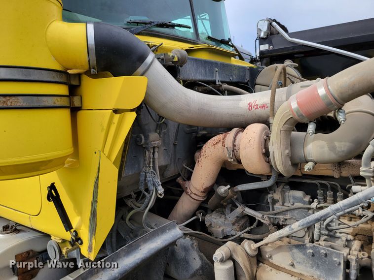 image for item DM8048 1997 Mack RD688S  dump truck