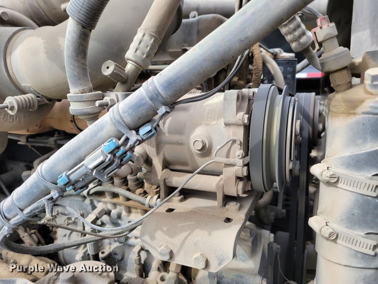 image for item DM8048 1997 Mack RD688S  dump truck