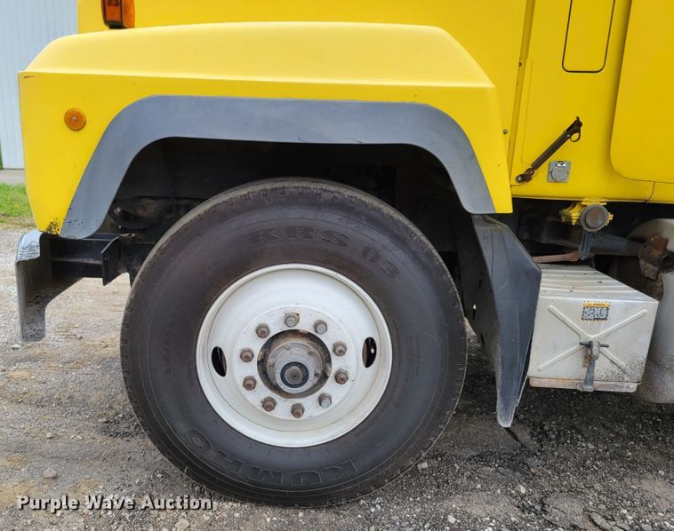 image for item DM8048 1997 Mack RD688S  dump truck