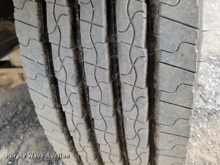 image for item DM8048 1997 Mack RD688S  dump truck