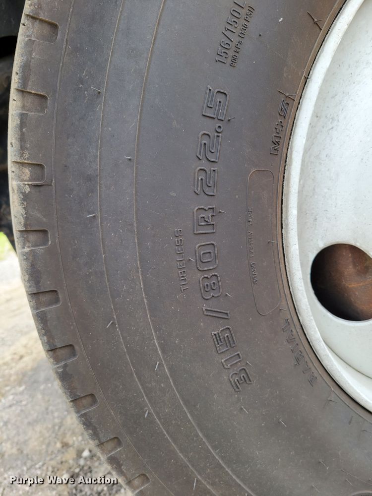 image for item DM8048 1997 Mack RD688S  dump truck