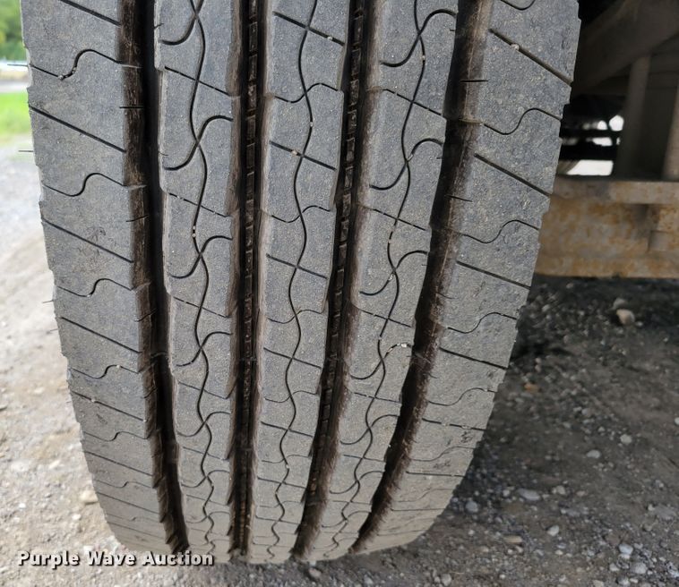 image for item DM8048 1997 Mack RD688S  dump truck