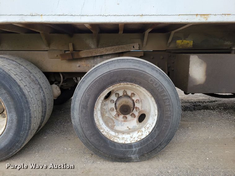 image for item DM8048 1997 Mack RD688S  dump truck