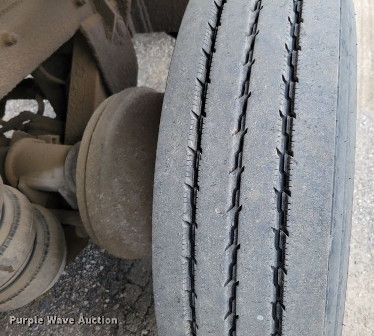 image for item DM8048 1997 Mack RD688S  dump truck