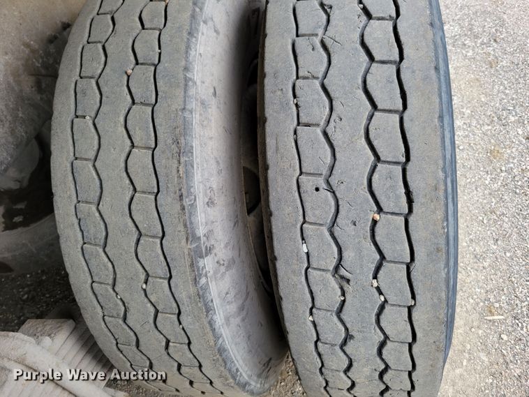 image for item DM8048 1997 Mack RD688S  dump truck