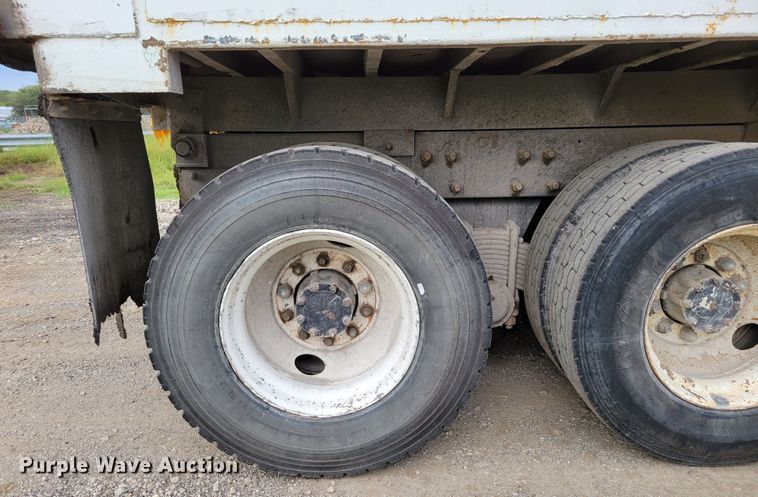 image for item DM8048 1997 Mack RD688S  dump truck