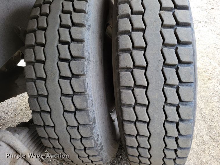 image for item DM8048 1997 Mack RD688S  dump truck