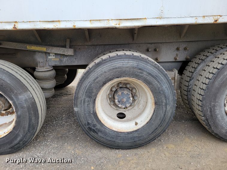 image for item DM8048 1997 Mack RD688S  dump truck