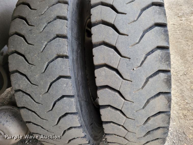 image for item DM8048 1997 Mack RD688S  dump truck