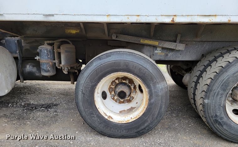 image for item DM8048 1997 Mack RD688S  dump truck