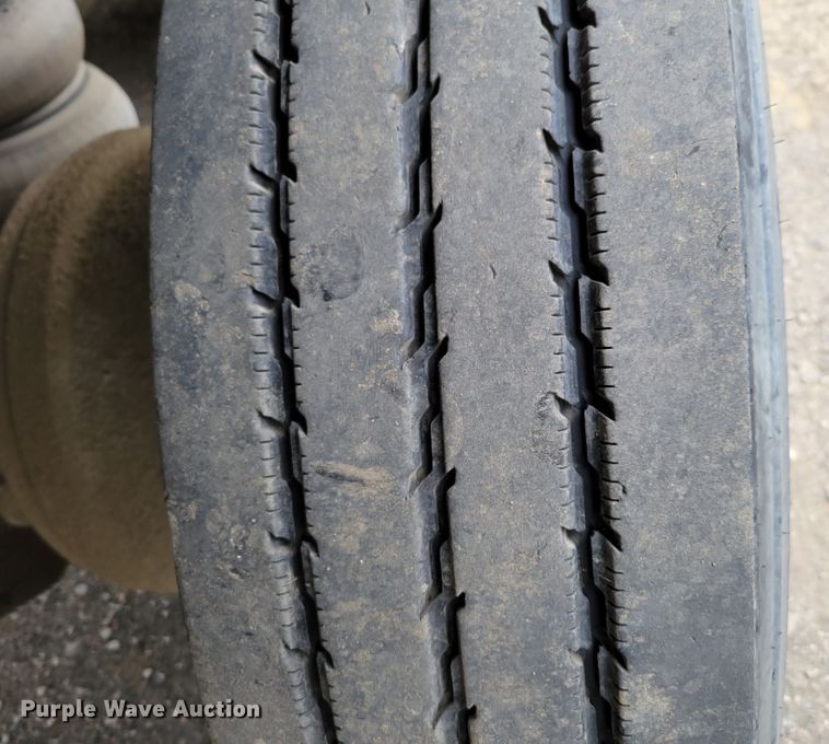 image for item DM8048 1997 Mack RD688S  dump truck