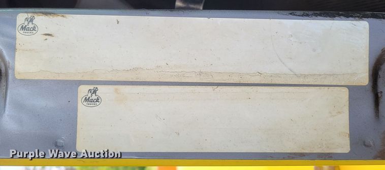 image for item DM8048 1997 Mack RD688S  dump truck