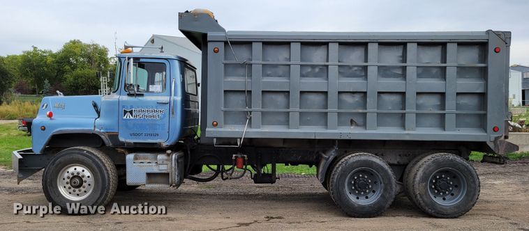 image for item DM8049 1995 Mack DM690S  dump truck