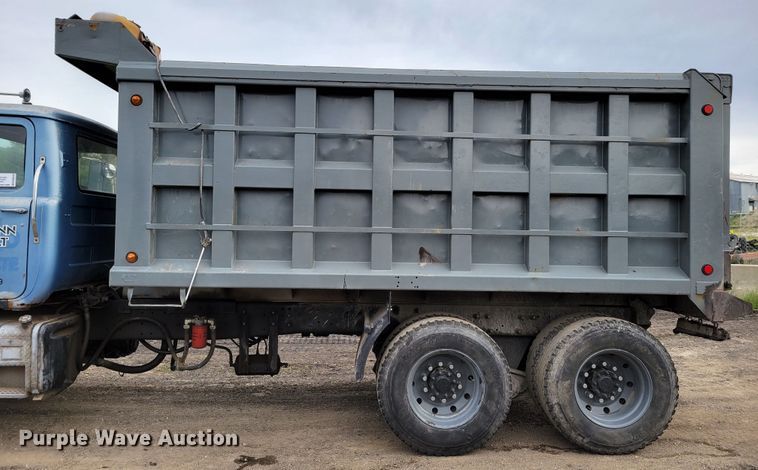 image for item DM8049 1995 Mack DM690S  dump truck
