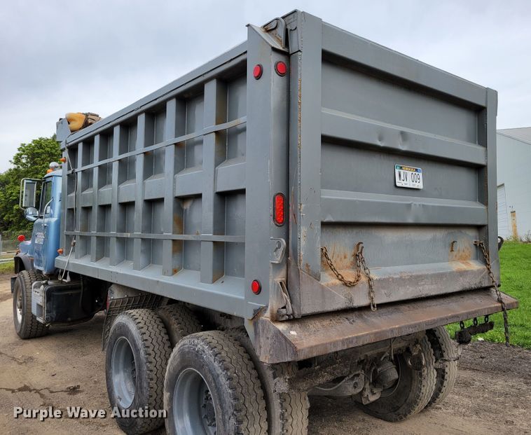 image for item DM8049 1995 Mack DM690S  dump truck