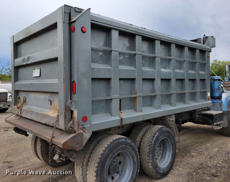image for item DM8049 1995 Mack DM690S  dump truck