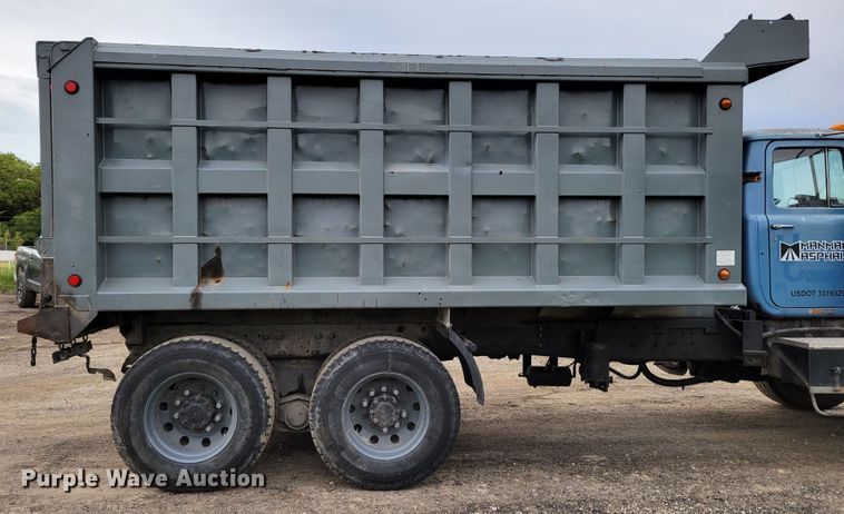 image for item DM8049 1995 Mack DM690S  dump truck