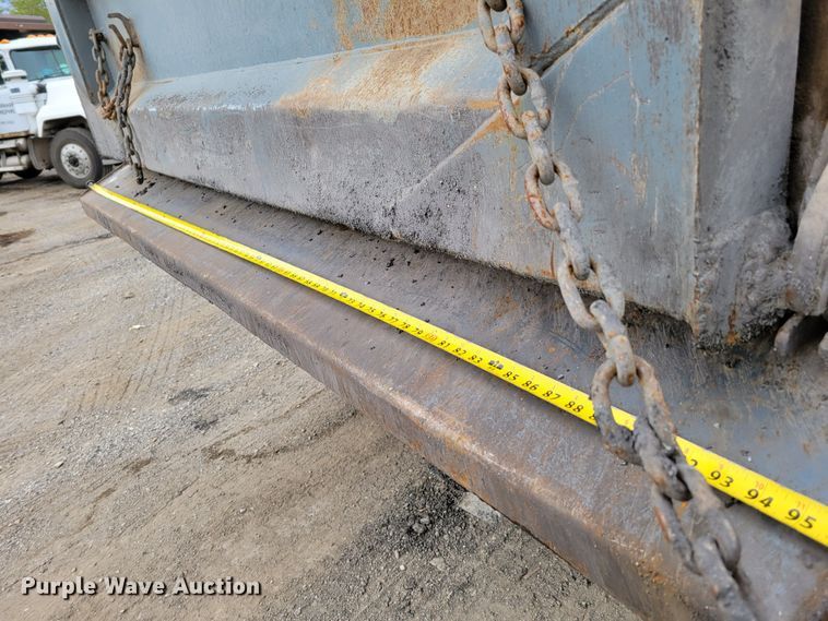 image for item DM8049 1995 Mack DM690S  dump truck