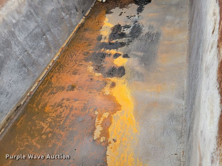 image for item DM8049 1995 Mack DM690S  dump truck