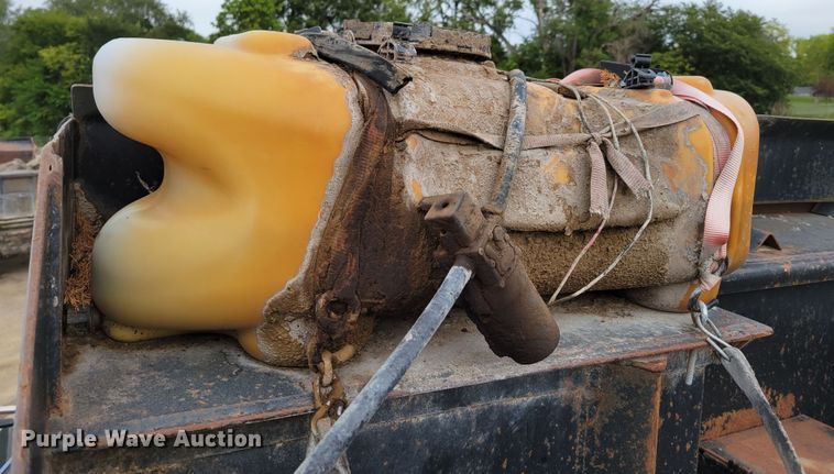 image for item DM8049 1995 Mack DM690S  dump truck