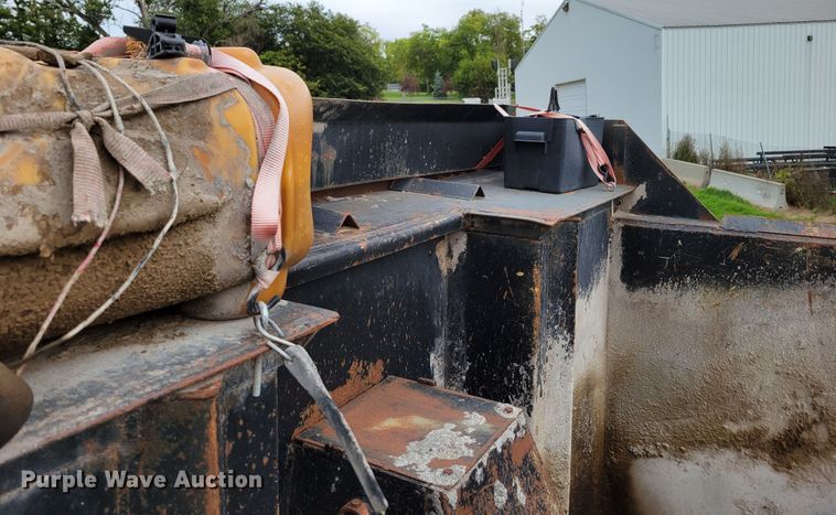 image for item DM8049 1995 Mack DM690S  dump truck