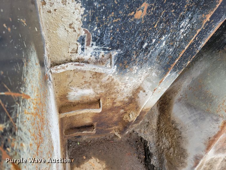 image for item DM8049 1995 Mack DM690S  dump truck